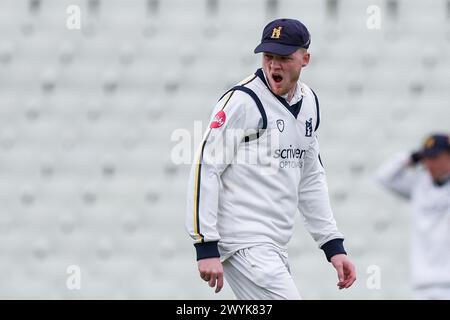 Birmingham, Regno Unito. 7 aprile 2024. Dan Mousley del Warwickshire durante il giorno 3 del Vitality County Championship Division 1 match tra Warwickshire CCC e Worcestershire CCC all'Edgbaston Cricket Ground, Birmingham, Inghilterra, il 7 aprile 2024. Foto di Stuart Leggett. Solo per uso editoriale, licenza richiesta per uso commerciale. Non utilizzare in scommesse, giochi o pubblicazioni di singoli club/campionato/giocatori. Crediti: UK Sports Pics Ltd/Alamy Live News Foto Stock