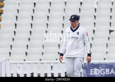 Birmingham, Regno Unito. 7 aprile 2024. Michael Booth del Warwickshire durante il giorno 3 del Vitality County Championship Division 1 match tra Warwickshire CCC e Worcestershire CCC all'Edgbaston Cricket Ground, Birmingham, Inghilterra, il 7 aprile 2024. Foto di Stuart Leggett. Solo per uso editoriale, licenza richiesta per uso commerciale. Non utilizzare in scommesse, giochi o pubblicazioni di singoli club/campionato/giocatori. Crediti: UK Sports Pics Ltd/Alamy Live News Foto Stock