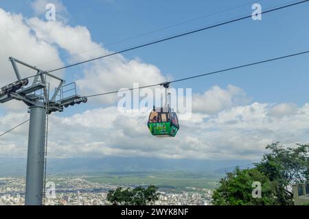 Salta, Argentina - 24 gennaio 2024: Funivia del colle di San Bernardo Salta, Argentina. Foto Stock