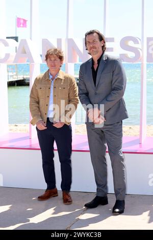 Cannes, Francia. 6 aprile 2024. CANNES, Francia 6. APRILE; il produttore esecutivo Todd Howard e il regista Jonathan Nolan partecipano alla Photocall 'Fallout' durante il 7° Festival Internazionale di Canneseries il 6 aprile 2024 a Cannes, Francia. - Photo call - foto e copyright Thierry CARPICO/ATP Images (CARPICO Thierry/ATP/SPP) credito: SPP Sport Press Photo. /Alamy Live News Foto Stock