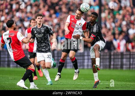 Rotterdam, Paesi Bassi. 7 aprile 2024. Rotterdam - Ondrej Lingr del Feyenoord, Jorrel Hato dell'Ajax durante l'incontro Eredivisie tra Feyenoord e Ajax allo Stadion Feijenoord De Kuip il 7 aprile 2024 a Rotterdam, Paesi Bassi. Credito: Foto Box to Box/Alamy Live News Foto Stock