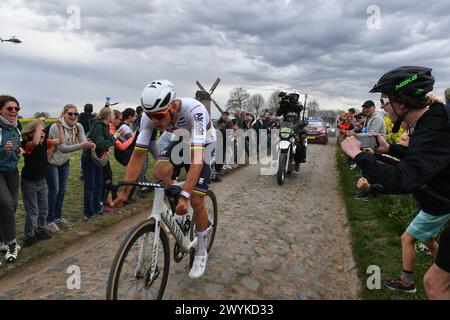 Francia. 7 aprile 2024. © PHOTOPQR/VOIX DU NORD/Chibane ; 07/04/2024 ; Paris Roubaix 2024 homme PHOTO: BAZIZ CHIBANE/LA VOIX DU NORD gara d'élite maschile dell'evento ciclistico Paris-Roubaix, 260 km da Compiegne a Roubaix, Francia domenica 07 aprile 2024. Crediti: MAXPPP/Alamy Live News Foto Stock