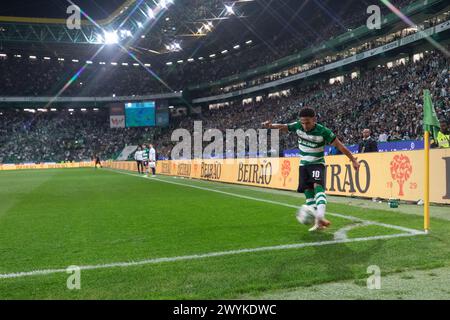 Lisbona, Portogallo. 6 aprile 2024. 6 aprile 2024. Lisbona, Portogallo. L'attaccante dello Sporting dall'Inghilterra Marcus Edwards (10) in azione durante la partita del Matchday 28 di Liga Portugal Betclic, Sporting CP vs SL Benfica Credit: Alexandre de Sousa/Alamy Live News Foto Stock