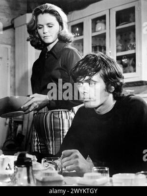 Lee Remick, Michael Sarrazin, sul set del film, 'Sometimes A Great Notion', Universal Pictures, 1971 Foto Stock