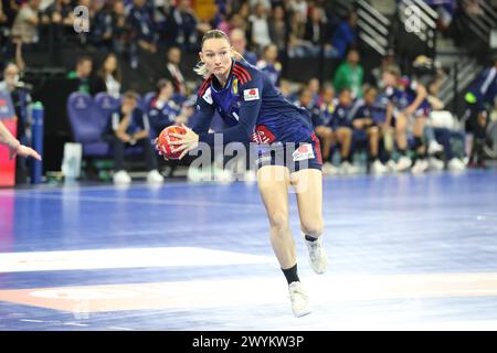 Saint Chamond, Francia. 7 aprile 2024. Thierry LARRET/Maxppp. Feminina con palla a mano. Partita di qualificazione all'EHF Euro 2024. Francia contro Lettonie. Le 7 avril 2024, Arena Saint-Etienne Metropole, Saint-Chamond (42). Lena GRANDVEAU (fra) credito: MAXPPP/Alamy Live News Foto Stock