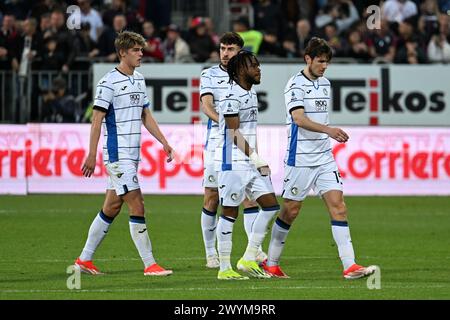 Cagliari, Italia. 7 aprile 2024. Delusione della squadra dell'Atalanta al termine della partita di calcio di serie A tra Cagliari calcio e Atalanta all'Unipol Domus di Cagliari, Sardegna - domenica 7 aprile 2024. Sport - calcio (foto di Gianluca Zuddas/Lapresse) credito: LaPresse/Alamy Live News Foto Stock