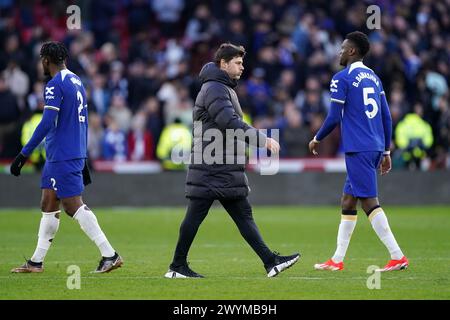 Il manager del Chelsea Mauricio Pochettino (centro) appare squalificato dopo la partita di Premier League a Bramall Lane, Sheffield. Data foto: Domenica 7 aprile 2024. Foto Stock