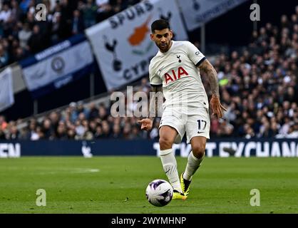 Londra, Regno Unito. 7 aprile 2024. Cristian Romero (Spurs) durante la partita del Tottenham V Nottingham Forest Premier League allo stadio Tottenham Hotspur. Questa immagine è SOLO per USO EDITORIALE. Licenza richiesta da Football DataCo per qualsiasi altro utilizzo. Crediti: MARTIN DALTON/Alamy Live News Foto Stock