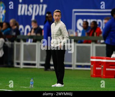 Atlanta, Georgia, Stati Uniti. 6 aprile 2024. L'allenatore canadese BEV PRIESTMAN durante la semifinale della SheBelieves Cup 2024 tra Brasile e Canada il 6 aprile 2024 ad Atlanta. Dopo un pareggio di 1-1, il Canada ha vinto per penalità (immagine di credito: © Scott Coleman/ZUMA Press Wire) SOLO PER USO EDITORIALE! Non per USO commerciale! Foto Stock