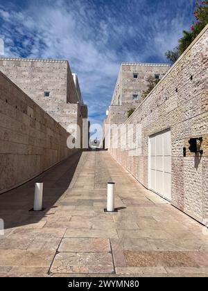 Lisbona, Portogallo, estate, Padrão dos Descobrimentos, Centro Cultural de Belém, Empire Square Garden, oceano Atlantico, Europa, Monastero di Jerónimos Foto Stock