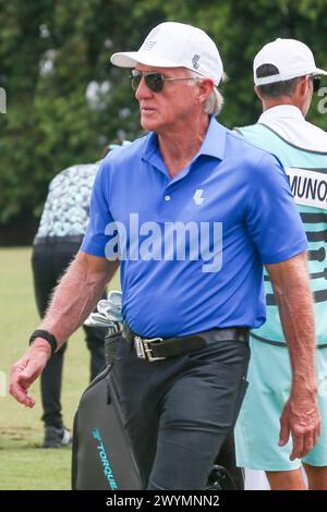 Doral, Florida, Stati Uniti. 7 aprile 2024. Greg Normal visita il campo pratica prima dell'ultima partita del LIV Golf Miami al Trump National Doral. (Credit Image: © Debby Wong/ZUMA Press Wire) SOLO PER USO EDITORIALE! Non per USO commerciale! Foto Stock