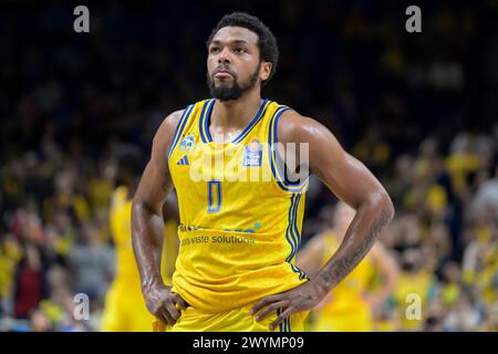 Sterling Brown (Alba Berlin, 0),durante il giorno della partita, Alba Berlin vs Alba Berlin vs MHP Riesen Ludwigsburg, BBL, Basketball, Uber Arena, 07.04. 2024, credito: HMB Media/Uwe Koch/Alamy Live News Foto Stock