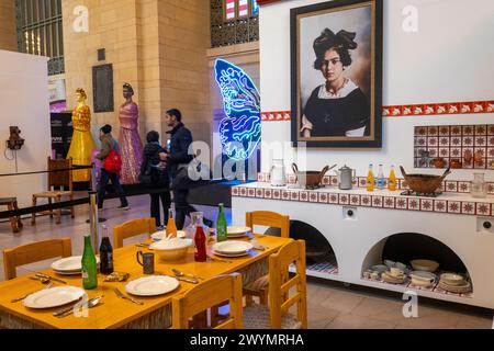 "Los Sabores de mi Mexico", mostra di Frida Kahlo nella Vanderbilt Hall, dal 5 al 7 aprile 2024, Grand Central Terminal, New York City, USA Foto Stock