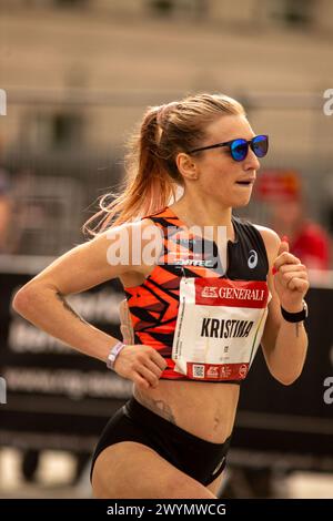 Berlino, Berlino, Germania, Germania. 7 aprile 2024. I partecipanti gareggiano durante la Berlin Half Marathon, che inizia a Siegesaule e termina alla porta di Brandeburgo a Berlino, in Germania, il 7 aprile 2024. (Foto di Sergio Mendes/PxImages) (immagine di credito: © Sergio Mendes/PX Imagens via ZUMA Press Wire) SOLO PER USO EDITORIALE! Non per USO commerciale! Foto Stock