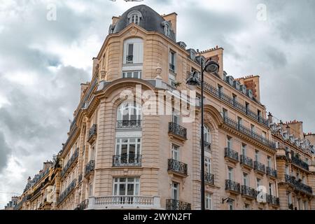 Dettaglio dalla tipica architettura francese a Parigi, Francia Foto Stock