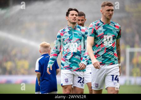 Lewis Travis di Ipswich Town viene visto prima del match per il titolo Sky Bet tra Norwich City e Ipswich Town a Carrow Road, Norwich, sabato 6 aprile 2024. (Foto: David Watts | mi News) crediti: MI News & Sport /Alamy Live News Foto Stock