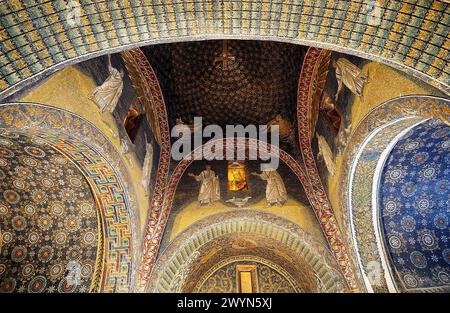 Mosaici bizantini nel Mausoleo di Galla Placidia presso la Basilica di San vitale. Ravenna. Emilia-Romagna, Italia. Foto Stock