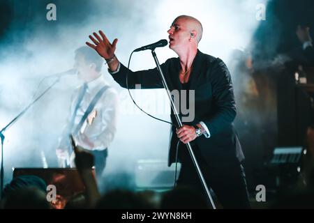 Milano, Italia. 7 aprile 2024. Milano, la Kaizers Orchestra si esibisce in concerto ad Alcatraz. Nella foto: Janove Ottesen e la Kaizers Orchestra credito: Independent Photo Agency/Alamy Live News Foto Stock