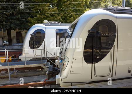 Treni. Commuter Train Station. Euskotren. Easo Square. Donostia. San Sebastian. Paese basco. Spagna. Foto Stock
