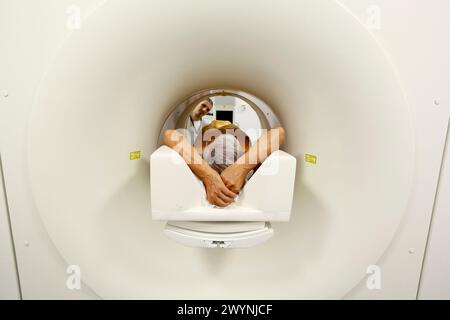 PET-CT Siemens Biograph, apparecchio combinato per tomografia a emissione di positroni tomografia computerizzata PET e a raggi X TC, medicina nucleare, ospedale Onkologikoa, Istituto Oncologico, Case Center per la prevenzione, la diagnosi e il trattamento del cancro, Donostia, San Sebastian, Gipuzkoa, Paesi Baschi, Spagna. Foto Stock