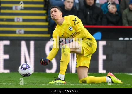 Djordje Petrović del Chelsea in azione durante la partita di Premier League Sheffield United vs Chelsea a Bramall Lane, Sheffield, Regno Unito, 7 aprile 2024 (foto di Craig Thomas/News Images) Foto Stock