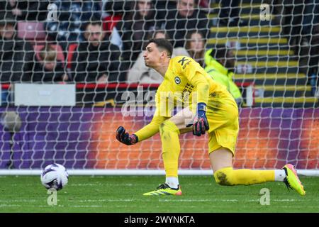 Djordje Petrović del Chelsea in azione durante la partita di Premier League Sheffield United vs Chelsea a Bramall Lane, Sheffield, Regno Unito, 7 aprile 2024 (foto di Craig Thomas/News Images) Foto Stock