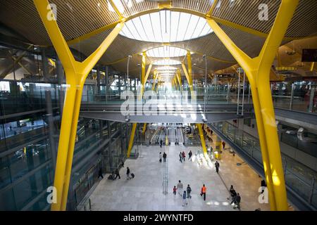 Nuovo terminal T4 all'aeroporto internazionale Barajas di Madrid, Spagna. Foto Stock