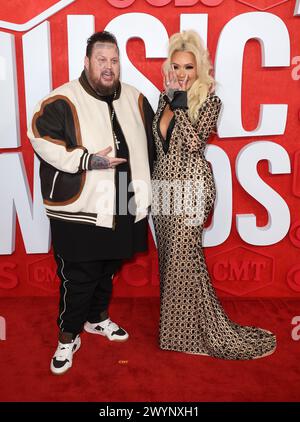 Austin, Stati Uniti. 7 aprile 2024. Jelly Roll e Bunnie Deford arrivano ai CMT Music Awards del 2024 tenuti al Moody Center il 7 aprile 2024 ad Austin, Texas. © Curtis Hilbun/AFF-USA.COM crediti: AFF/Alamy Live News Foto Stock