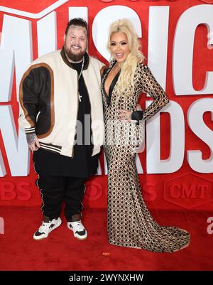 Austin, Stati Uniti. 7 aprile 2024. Jelly Roll e Bunnie Deford arrivano ai CMT Music Awards del 2024 tenuti al Moody Center il 7 aprile 2024 ad Austin, Texas. © Curtis Hilbun/AFF-USA.COM crediti: AFF/Alamy Live News Foto Stock