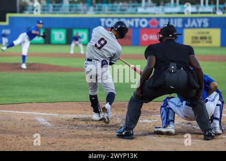 Dunedin, FL: L'interno dei Lakeland Flying Tigers Samuel Gil (9) in battuta durante una partita della MiLB contro i Dunedin Blue Jays il 6 aprile 2024 al TD Ballpark. Foto Stock