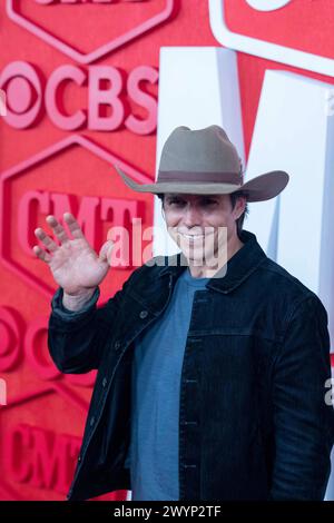 Il cantante country LUKAS NELSON cammina sul Red carpet e posa per le fotografie prima dello spettacolo dei CMT Music Awards all'Austin's Moody Center il 6 aprile 2024. Crediti: Bob Daemmrich/Alamy Live News Foto Stock