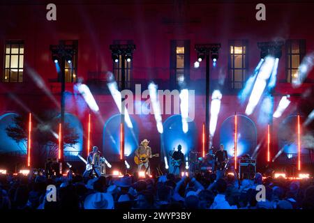 Il controverso cantante country JASON ALDEAN si esibisce in una Country Music Television (CMT) e mette in evidenza le registrazioni al South Mall nel campus dell'Università del Texas il 3 aprile 2024. I CMT Awards tornano ad Austin, l'autoproclamata capitale mondiale della musica dal vivo, con uno spettacolo dal vivo il 7 aprile 2024. Crediti: Bob Daemmrich/Alamy Live News Foto Stock