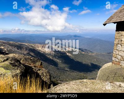 Viste panoramiche dalla cima del Monte Buffalo Bright Victoria Australia Foto Stock