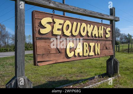 Cartello d'ingresso per Sequoyah's Cabin Historical Site a Sallisaw, Oklahoma. (USA) Foto Stock