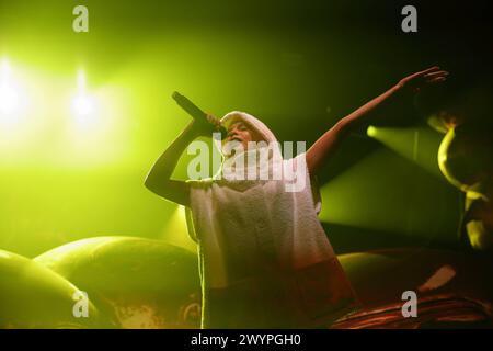 Anri du Toit alias Yolandi Visser von der Band Die Antwoord bei einem Konzert in der Columbiahalle a Berlino, 7. Aprile 2024. Die Antwoord Konzert Berlin *** Anri du Toit alias Yolandi Visser dalla band Die Antwoord in un concerto nella Columbiahalle di Berlino, 7 aprile 2024 Die Antwoord Concert Berlin Foto Stock