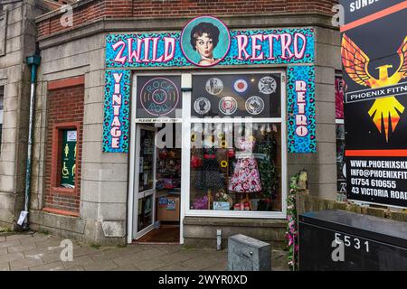 Negozio vintage, negozio rétro, abbigliamento vintage, abbigliamento rétro, negozio di abbigliamento rétro, negozio di abbigliamento vintage, abbigliamento anni '50, abbigliamento anni '50, retro anni '50, anni '1950, Foto Stock