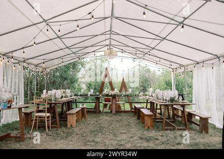 Elegante allestimento per ricevimenti nuziali all'aperto Foto Stock