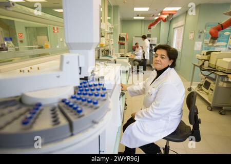 Gascromatografo, FID, laboratorio di sicurezza agroambientale, Departamento de Agrosistemas y Recursos Naturales, Neiker Tecnalia, Instituto de Investigación y Desarrollo Agrario, Ganadero, Forestal y del Medio Natural, Euskadi, Spagna. Foto Stock