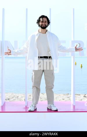 Cannes, Francia. 8 aprile 2024. Cannes - 7° Canneseries International Festival - Photocall 'Dumbsday' - Cengiz al Credit: Independent Photo Agency/Alamy Live News Foto Stock