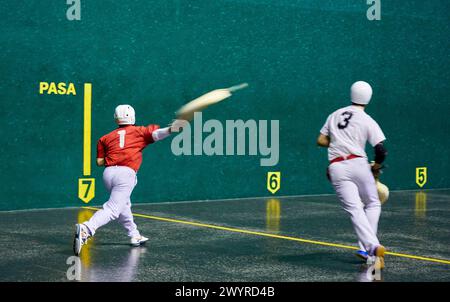 Jai Alai, Zesta-Punta (punta del cestino), Fronton Atano, Donostia, San Sebastian, Gipuzkoa, Paesi Baschi, Spagna, Europa. Foto Stock