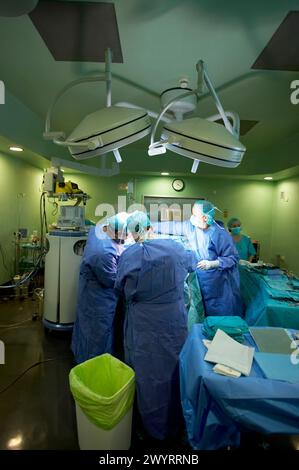 Dipartimento di chirurgia, Neurochirurgia, sala operatoria. Ospedale Universitario Gran Canaria Dottor Negrin, Las Palmas de Gran Canaria. Isole Canarie, Spagna. Foto Stock