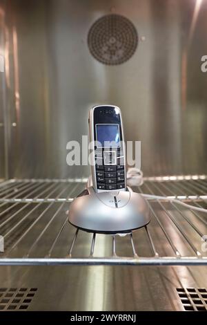 Provare il clima ad alte e basse temperature. Camera climatica. Test di invecchiamento artificiale. Laboratorio di test ambientale. Certificazione delle apparecchiature elettriche. Servizi tecnologici all'industria. Tecnalia Research & Innovation, Bizkaia, Paesi Baschi, Spagna. Foto Stock