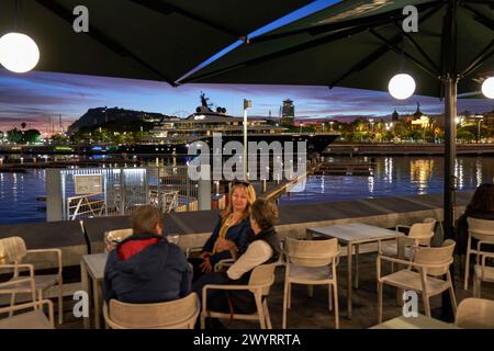 Yate, Port Vell, Puerto de Barcelona, Catalogna, Spagna. Foto Stock