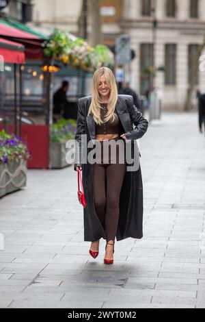 Londra, regno unito 8 aprile Perrie Edwards ha visto diretto a Capital radio per promuovere il suo singolo di debutto da solista Forget About Us Credit: Richard Lincoln/Alamy Live News Foto Stock