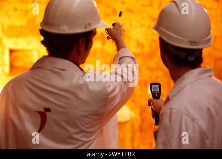 Test di temperatura, resistenza al fuoco, Centro di ricerca tecnologica, Tecnalia Construction, CIDEMCO-Tecnalia Research & Innovation, sviluppo di nuovi prodotti e soluzioni innovative attraverso la ricerca e l'innovazione in diversi settori di attività quali materiali e chimica sostenibile, efficienza energetica degli edifici, riabilitazione e sicurezza, Azpeitia, Gipuzkoa, Euskadi, Spagna. Foto Stock