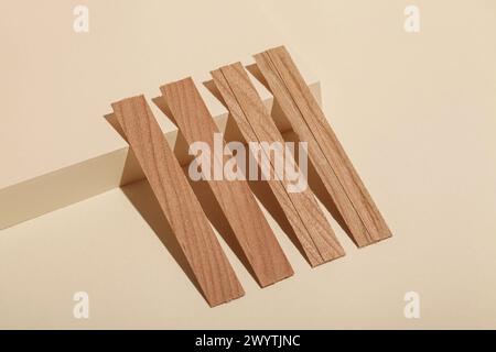 Stoppini in legno naturali per candela Foto Stock
