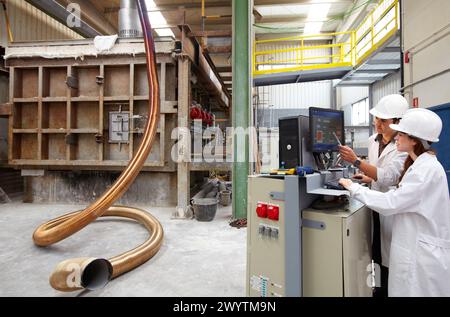 Forno orizzontale di prova di resistenza al fuoco, Centro di ricerca tecnologica, Tecnalia Construction, CIDEMCO-Tecnalia Research & Innovation, sviluppo di nuovi prodotti e soluzioni innovative attraverso la ricerca e l'innovazione in diversi settori di attività quali materiali e chimica sostenibile, efficienza energetica degli edifici, riabilitazione e sicurezza, Azpeitia, Gipuzkoa, Euskadi, Spagna. Foto Stock