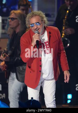 Sammy Hagar si esibisce sul palco durante i CMT Music Awards 2024 al Moody Center il 7 aprile 2024 ad Austin, Texas. Foto: Amy E. Price/imageSPACE/Sipa USA Foto Stock