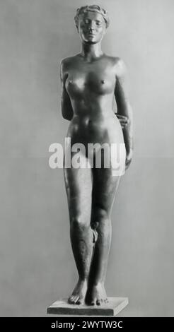 Una statua in bronzo intitolata "Eva", realizzata dall'artista tedesco Kurt Zimmermann, datata intorno al 1942. In questo periodo, l'appropriazione da parte del regime nazista di immagini mitologiche e religiose mirava a rafforzare le loro narrazioni ideologiche, spesso enfatizzando la purezza, l'origine e l'ordine naturale. Foto Stock