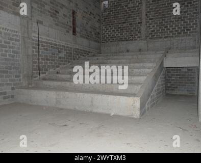 Un interno cinematografico grezzo e infinito Foto Stock